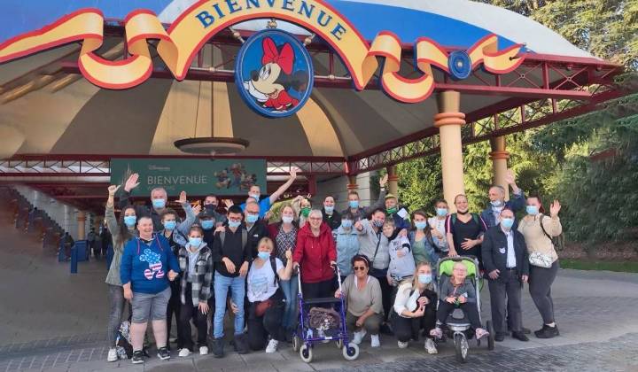 Al bijna 100 cliënten van Koraal regio Parkstad bezochten Disneyland